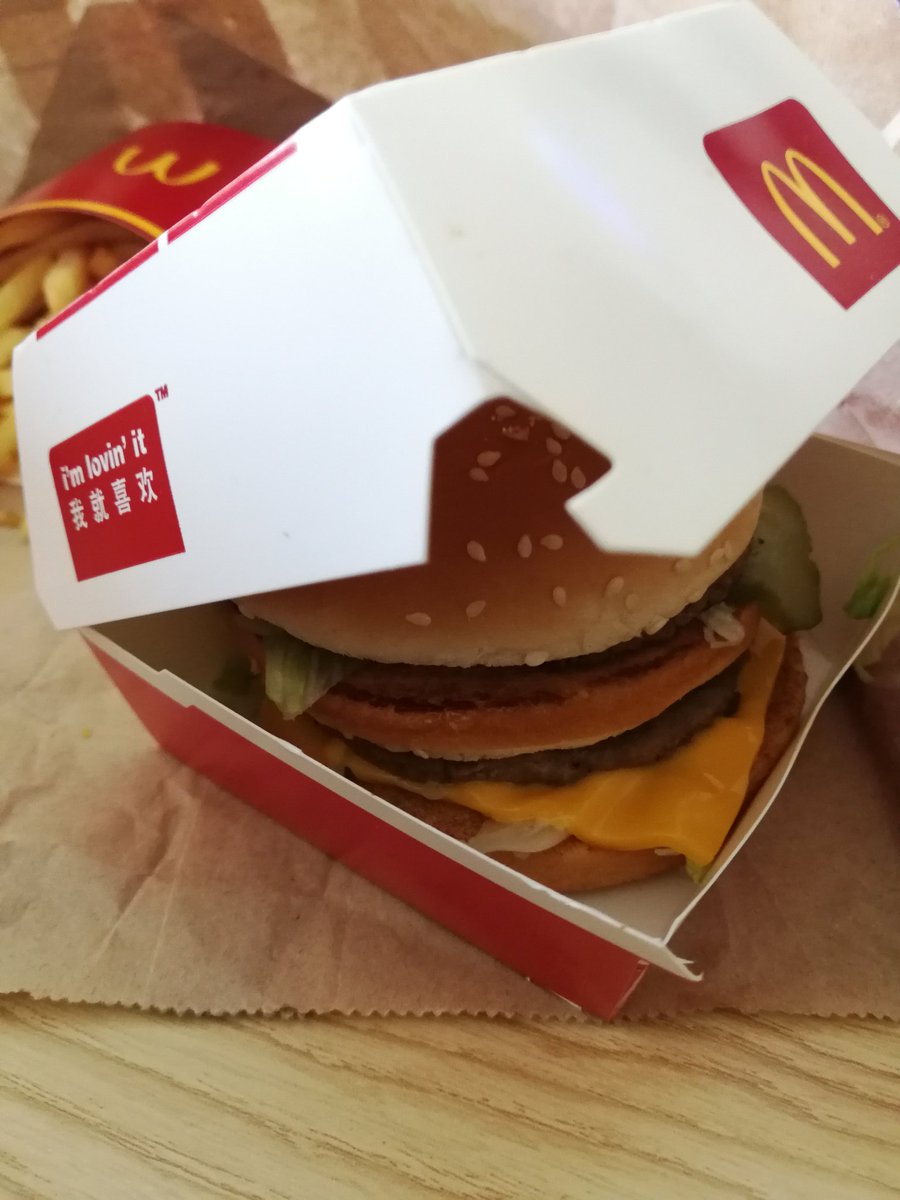 mickperez70's tweet photo. #emojiwarcheeseburger #cheeseburger #burgercheese #googlevsandroid
I too think cheese on top of burger. But mcdonalds... https://t.co/vqtjHSxlTW