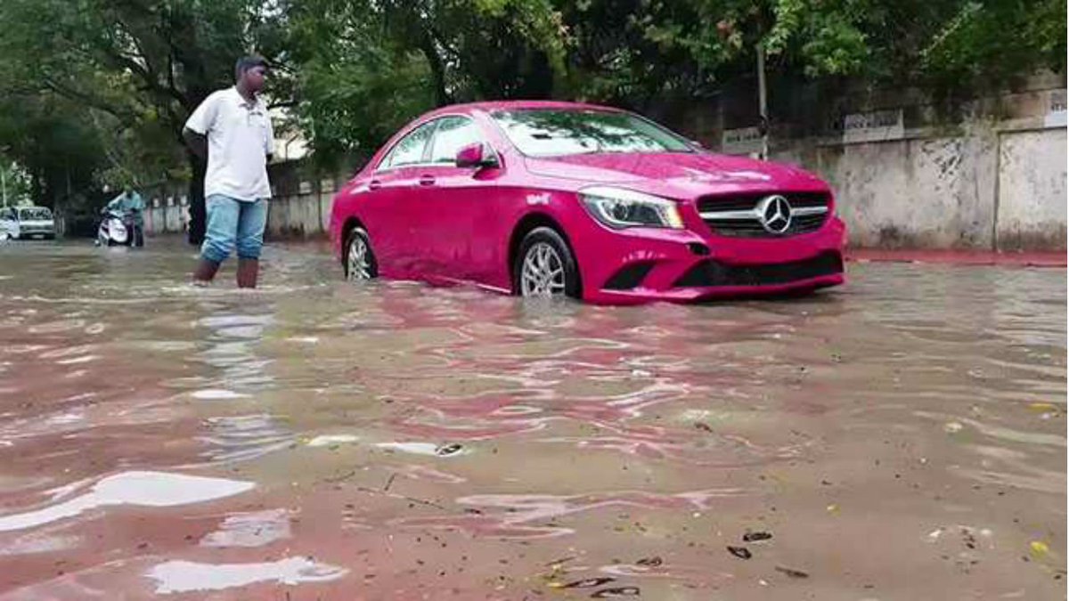 firstpost's tweet photo. #Chennairains #LIVE updates: City braces for heavy showers predicted for this afternoon; political blame-game begins https://t.co/SwQ9t2NecE https://t.co/HCXHnahDs8