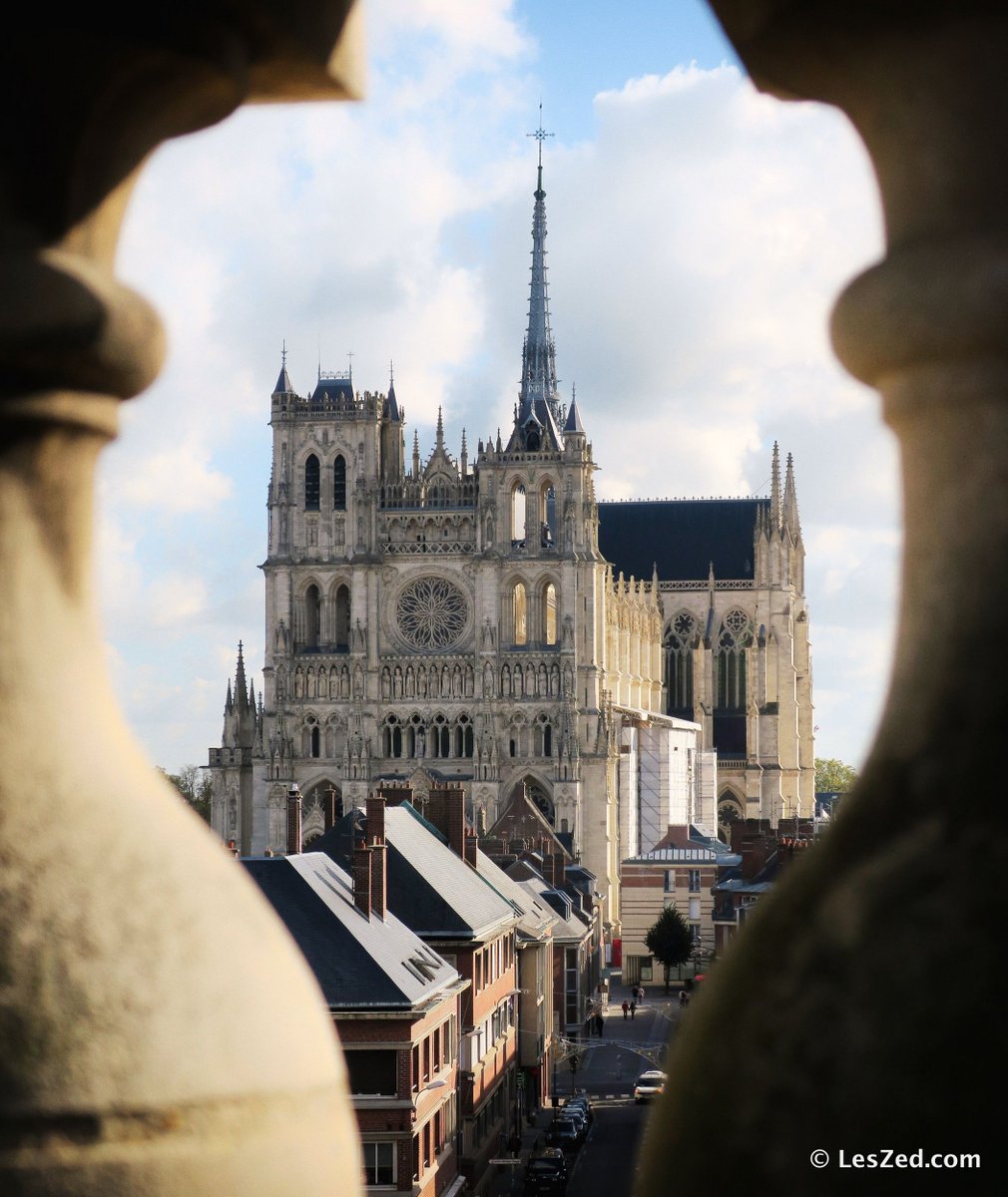 les_zed's tweet photo. Pour admirer #Amiens, quoi de mieux que de monter les 307 marches de sa cathédrale ! Effet Waouh garantit ! 😮  #GoSomme @SommeTourisme https://t.co/62gYHpoknm