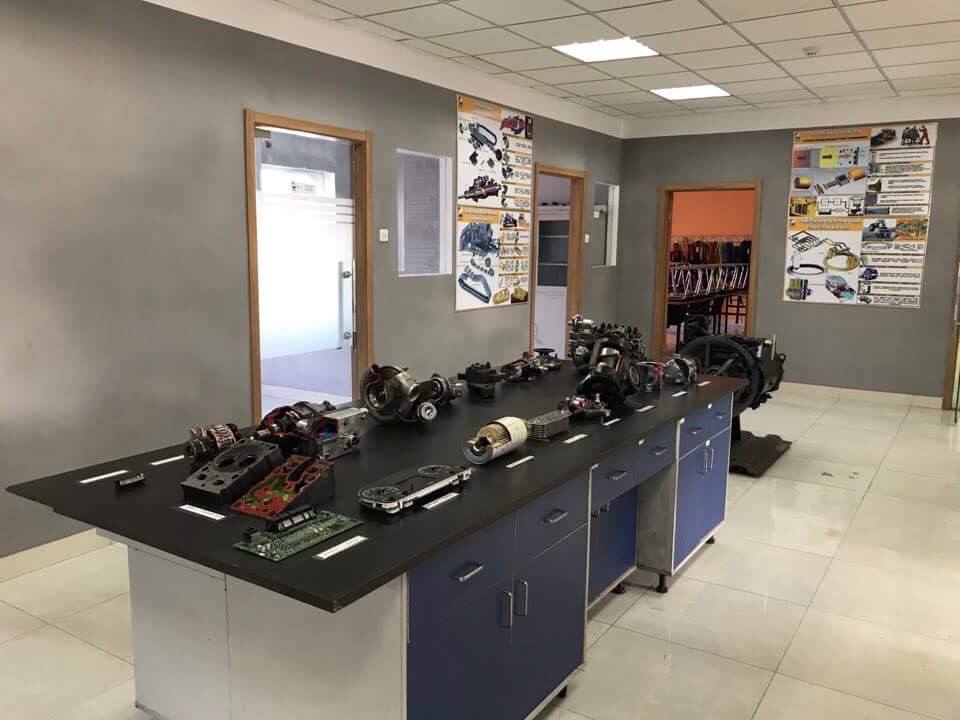 Ухаа худагийн Сургалтын төв техник хэрэгслээ шинэчиллээ. Хүнд машин механизмын оператор, засварчин, цахилгаанчин г.м мэргэжилтэн бэлтгэдэг.