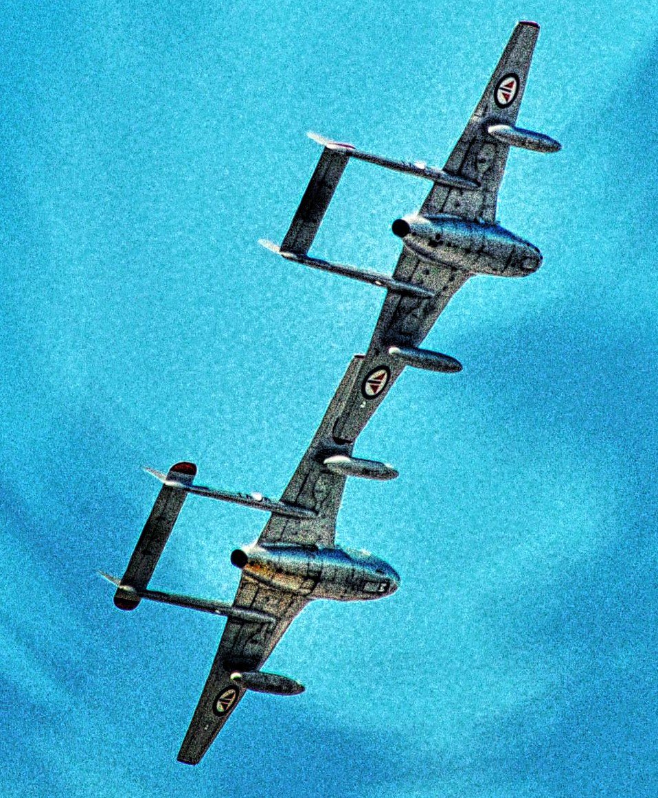 NormannAsk's tweet photo. Vampires , #picoftheday ,#ilikethispic ,#fighterjets ,#veteranplanes ,#Stavanger ,#airshow ,#stavangerairport ,#planephotos ,#travel https://t.co/N4V3RdLESp