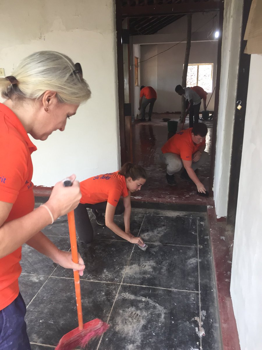 Schoonmaak community home Nikaweratiya voor 3.000 gezinnen door <a href="/vebegomensen/">Vebegomensen</a>