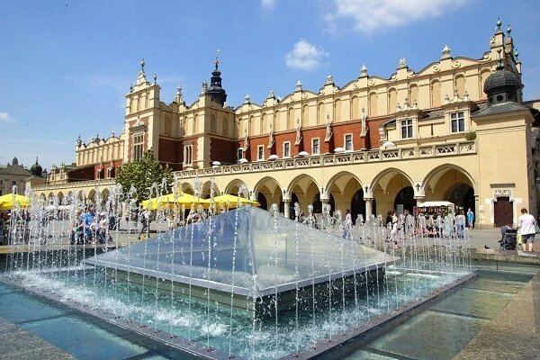 airglasgow's tweet photo. Ryanair launch new direct flights from Glasgow Airport to Krakow and Madrid

https://t.co/nlSmsR8Wlp https://t.co/ywrMtzurig
