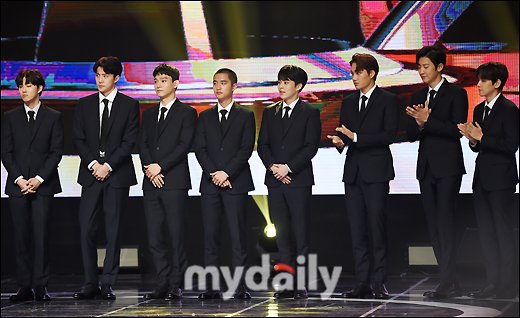CHΛNHome찬열1127 (REST) tweet media