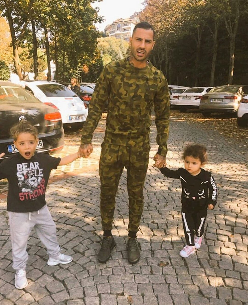 Larinovski's tweet photo. Bir kar yağar ince ince
Komandonun hali nice... https://t.co/Sh7TxqfGKC
