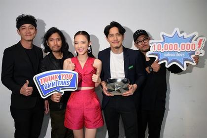 mbotweet's tweet photo. พลอยชมพู-โปเตโต้ ตัวแทนแกรมมี่คว้ารางวัล Diamond Play Button ยูทูปของ GMM GRAMMY OFFICIAL ทะลุ 10 ล้าน! 
https://t.co/uA0aj0USPt https://t.co/TI8XbTKxGM
