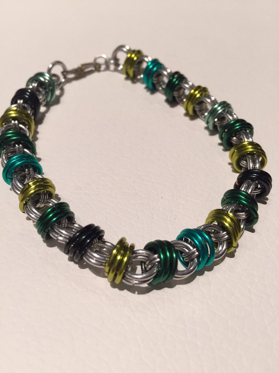 randomjewelry's tweet photo. Green Caterpillar Chainmaille Bracelet https://t.co/s1nHvENtl5 #Etsy #RandomJewelry #RandomJewelry https://t.co/k9Eua5YMxp