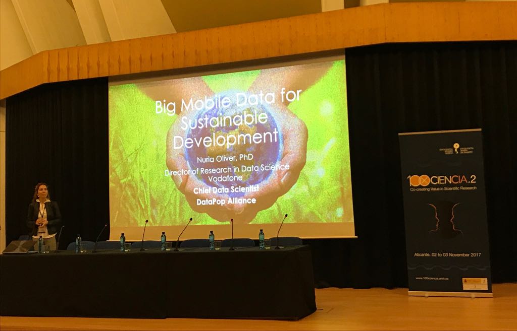 foro100xciencia's tweet image. .@nuriaoliver is our plenary speaker today at #100xCiencia2. She will tell us about the benefits of big mobile data for social good.