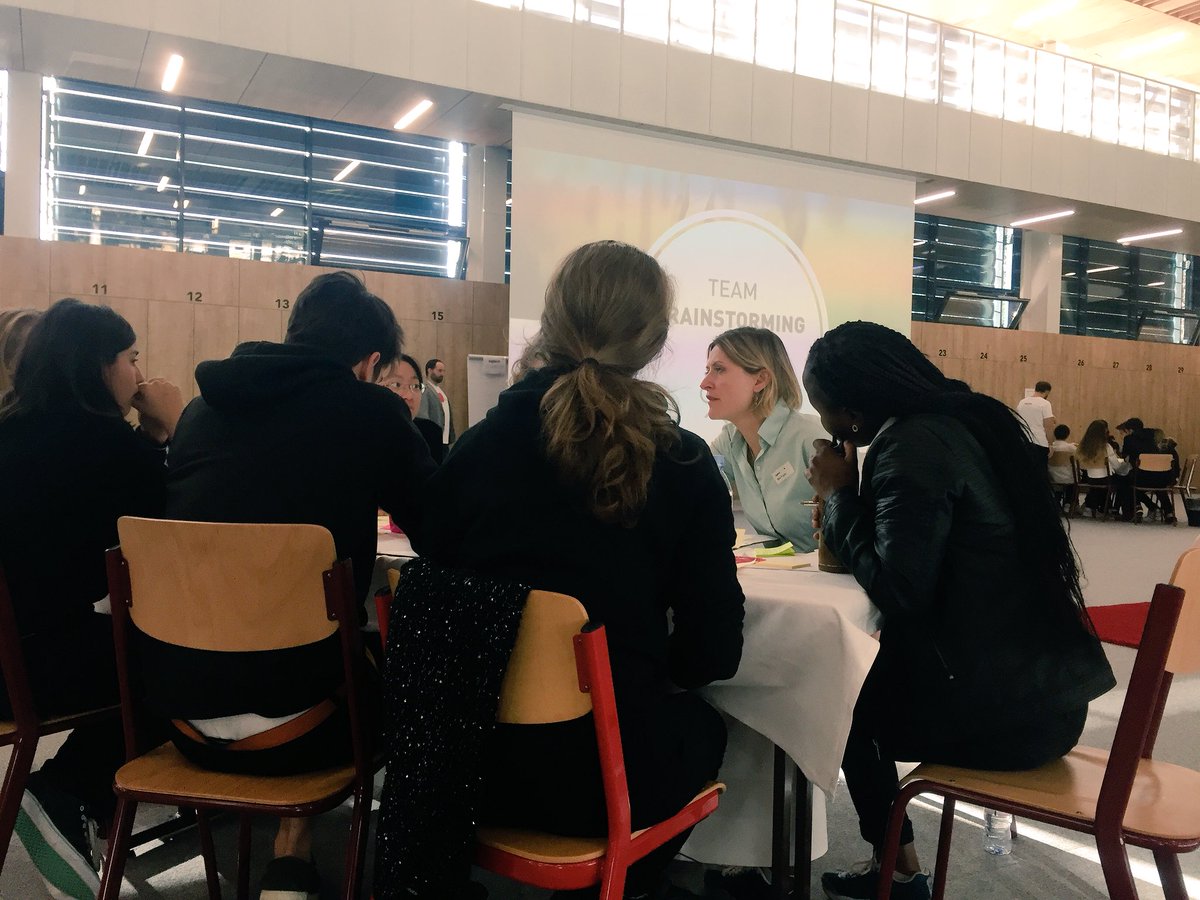 GlobalFuturizer's tweet photo. 👫🖍 | Team brainstorming...How can we solve this challenges? #GFLas #FutureSolutions https://t.co/LojaZpo6Ho