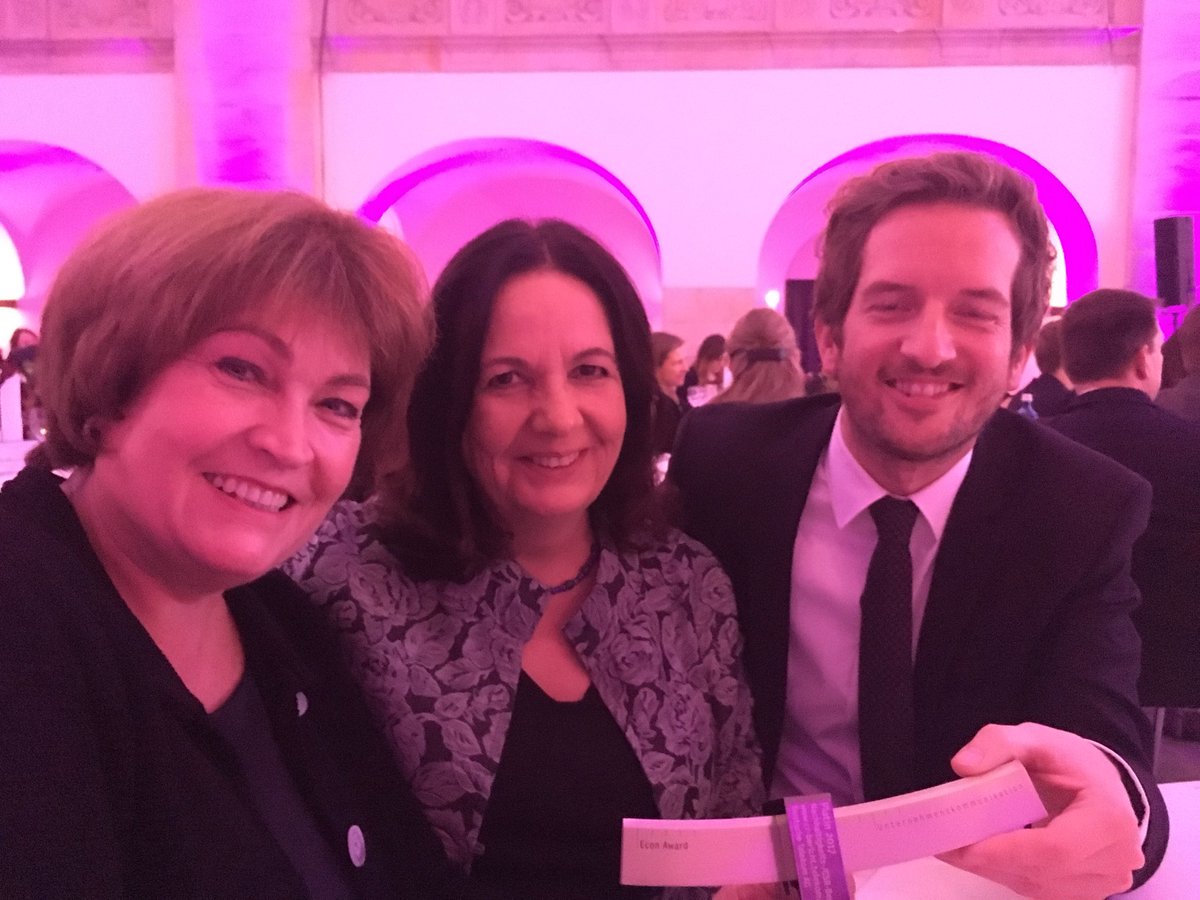 BKlesper's tweet photo. Zum 3. Mal den Econ Award in Platin für unseren CR Bericht! Große Freude! https://t.co/q2E9bnWINz