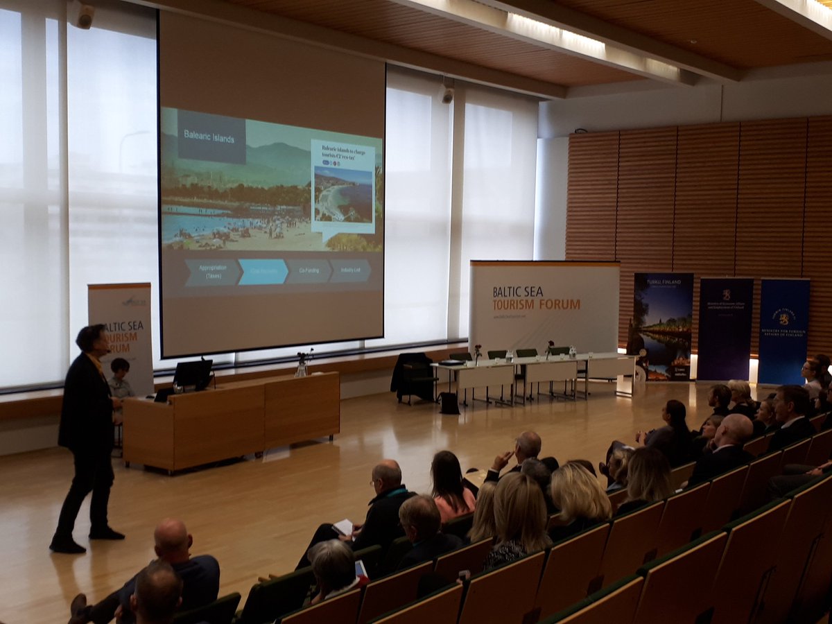 HMKuhmonen's tweet photo. Matkailu on kokemusten kokonaisuus; markkinoinnissa mentävä kokemukset edellä, matkailijoiden näkemyksiä ja palautteita kuultava #BSTF2017 https://t.co/LjWpeEyovZ