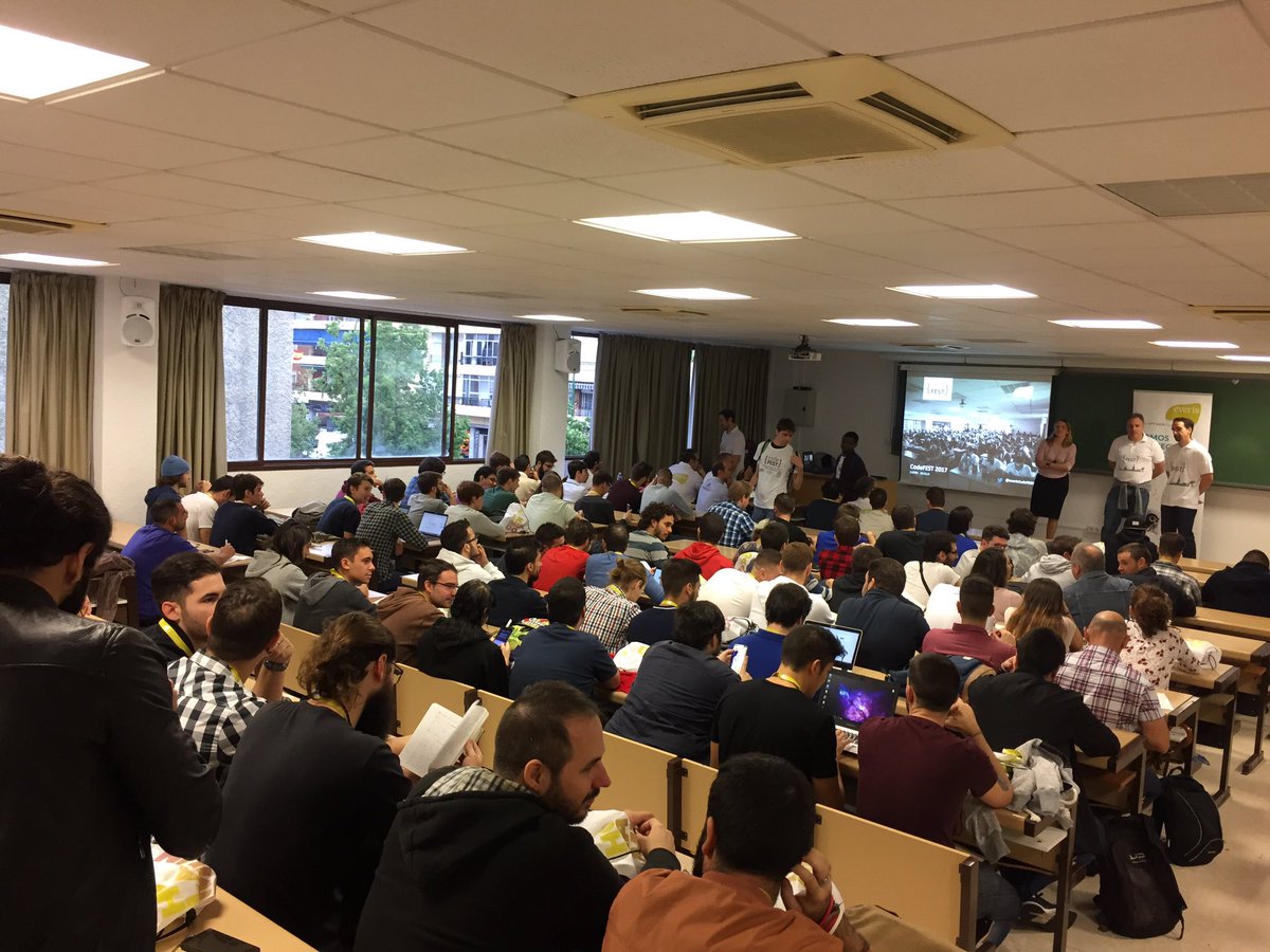 Chema_Diaz_Moya's tweet photo. Lleno absoluto en la sala de ponencias del @everisCodeFEST https://t.co/PsQQjBhKcX
