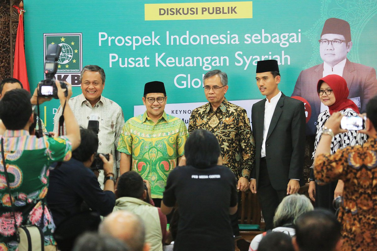 1) Photo News : Diskusi "Prospek Indonesia sebagai Pusat Keuangan Syariah Global" (<a href="/DPP_PKB/">DPP PKB</a>, 3/11) by <a href="/pkbdesigncenter/">PKBdesign</a> &amp; <a href="/PKBTV/">PKBTV</a> #CakImin