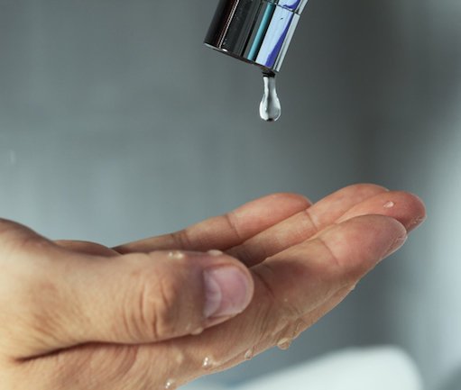 Invitationhome's tweet photo. Volg die praktiese wenke om slegs 87 liter water per persoon per dag te gebruik.  https://t.co/5vKwIoBmh5 https://t.co/LCZFPqyxRF