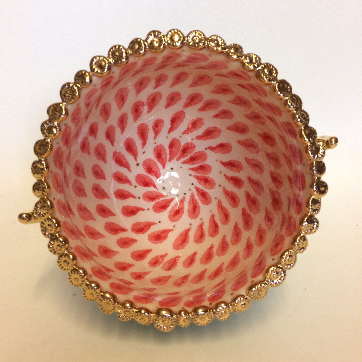 MBerrowCeramics's tweet photo. I will be on Stand 79 at the @handmadebritain #Contemporary #Craft &amp; #Design Fair in #Chelsea Old Town Hall, 10-12 Nov. #HandmadeChelsea https://t.co/KqdIaO7uK6