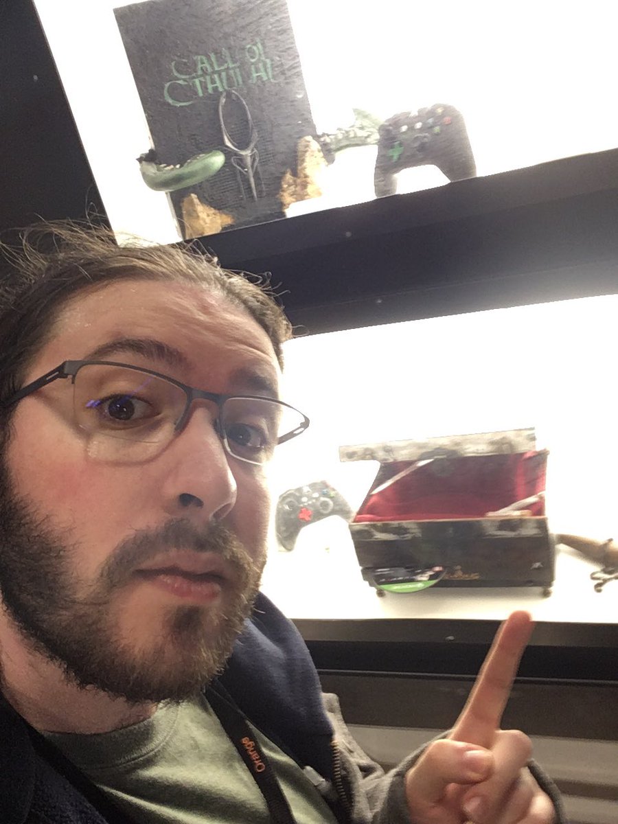 WorldOfTwinsen's tweet photo. Une #XboxOneS by @VaduAmka ? Yes please! #focuspgw #JMIF #vampyr @FocusHome @vampyrgame https://t.co/hxkQpSjHGA