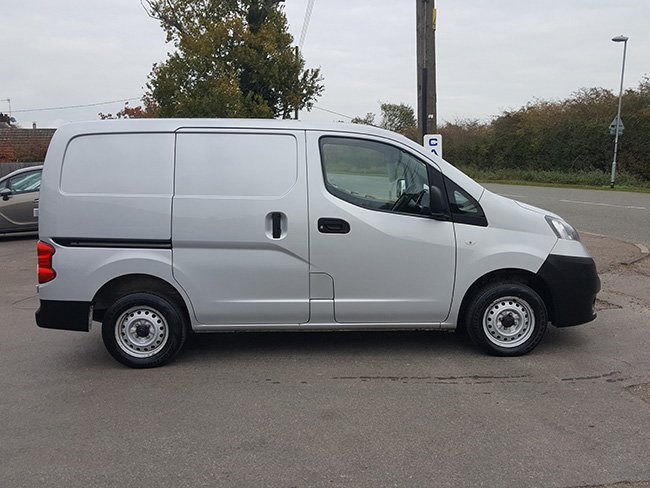 Smart van for anyone who is in the market? 2012 Nissan Nv200 1.5 DCi SE in silver, rear park camera, etc. £3795+VAT dclast.com/showdetails.ph…