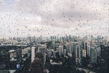 Humetek's tweet photo. Que la llegada del otoño y las lluvias no sean para ti una pesadilla. Acaba con las humedades para siempre llamando a #Humetek https://t.co/jJPxVHg72R