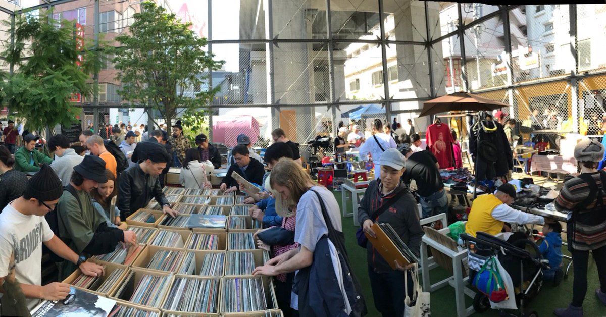 Hayassen's tweet photo. 下北沢レコードマーケットへ!
#下北沢レコードマーケット
#レコードストアデイ2017
#recordstoreday2017
#レコードショップ
#recordshop
#レコード
#record
#ヴァイナル
#vinyl https://t.co/Bvh95ETQQ1