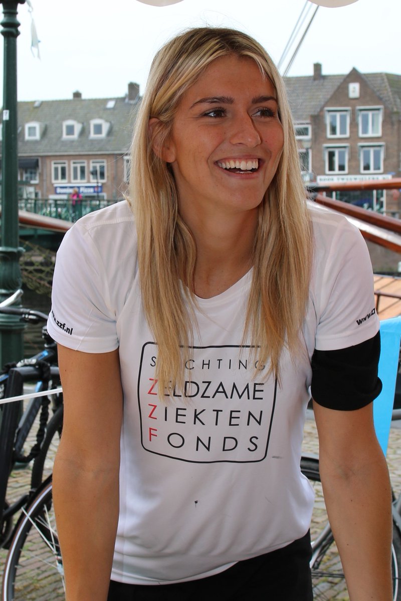 ZeldzameZiekten's tweet photo. @estavanapolman steunt muzikale fondsenwerving voor ZZF.
Help jij ook mee? https://t.co/k1B0WCI86U #ZZlipsync https://t.co/b8kgPwidbQ