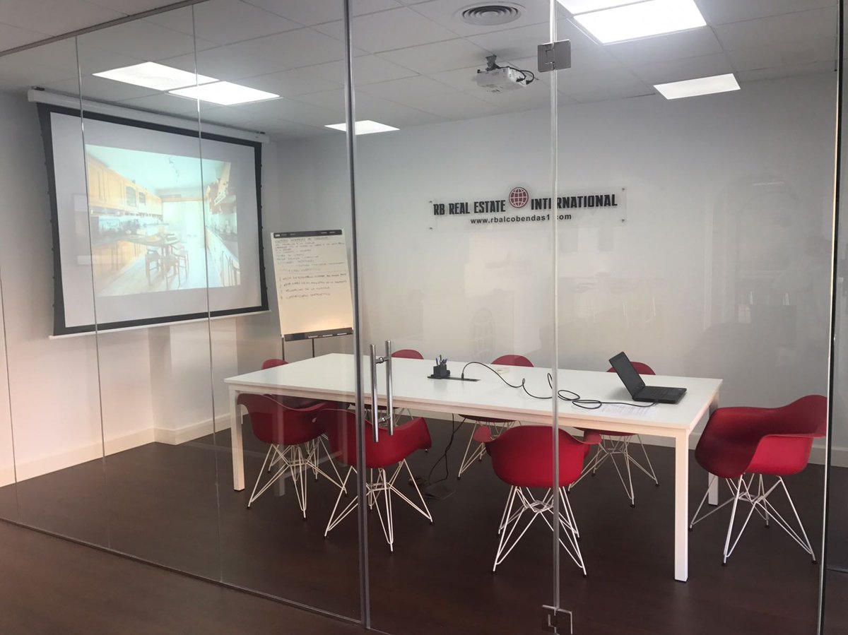RBAlcobendas's tweet photo. Tenemos la mayor oficina inmobiliaria de Alcobendas. Estas son nuestras instalaciones en Pso. de La Chopera 125 #inmobiliaria #Alcobendas https://t.co/ffBSPz6kgA