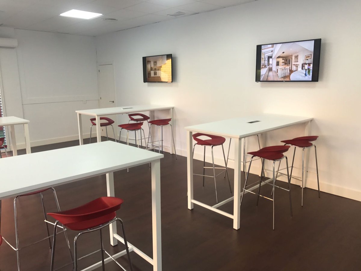 RBAlcobendas's tweet photo. Tenemos la mayor oficina inmobiliaria de Alcobendas. Estas son nuestras instalaciones en Pso. de La Chopera 125 #inmobiliaria #Alcobendas https://t.co/ffBSPz6kgA
