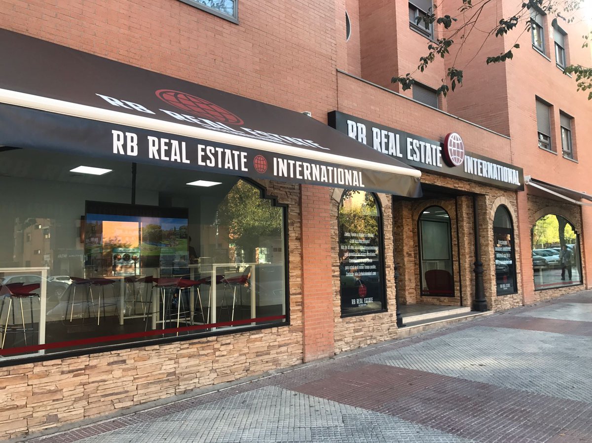 RBAlcobendas's tweet photo. Tenemos la mayor oficina inmobiliaria de Alcobendas. Estas son nuestras instalaciones en Pso. de La Chopera 125 #inmobiliaria #Alcobendas https://t.co/ffBSPz6kgA