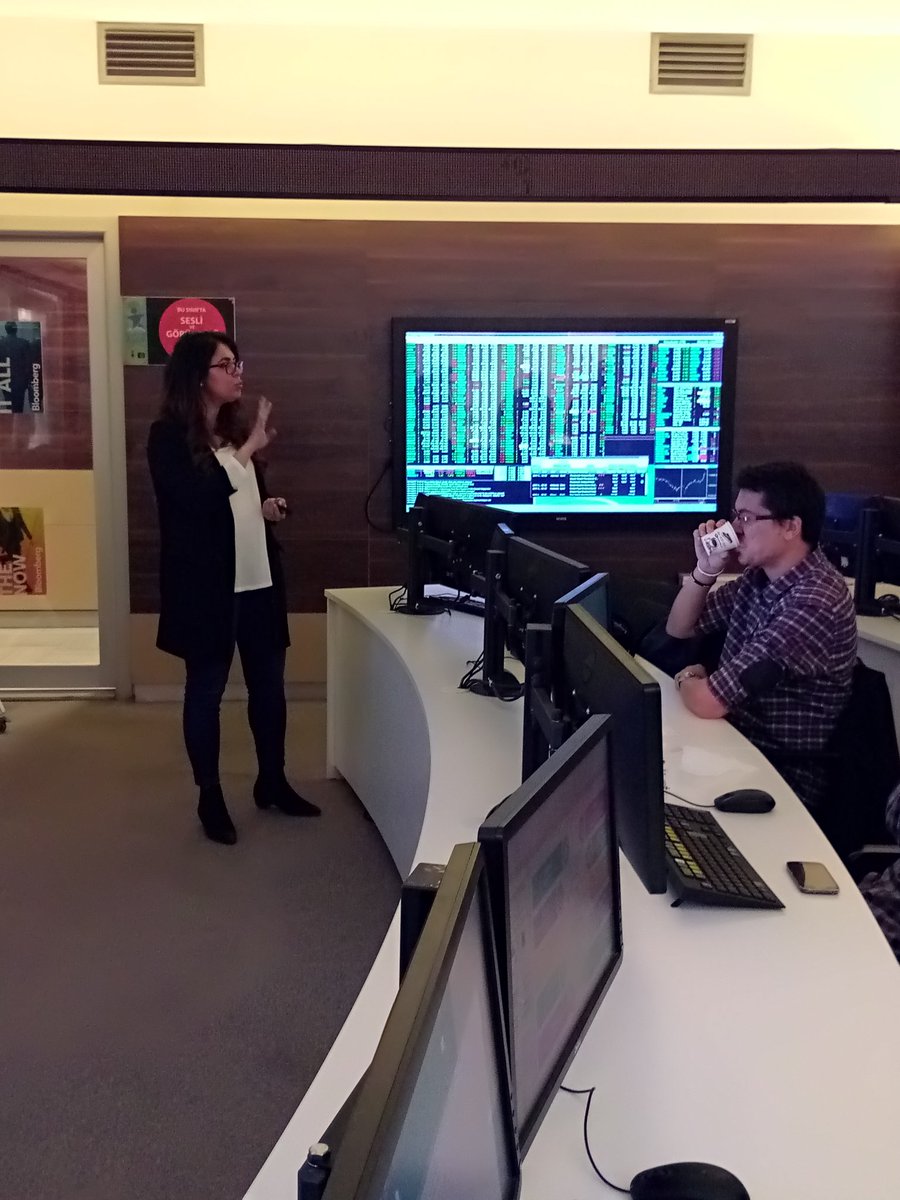 fatma_cinar_ftm's tweet photo. #R ın gücü ve Korelasyon Matrisleri #mtcars dataset #PCA #RBasic uygulamaları #DataViz #corrplot #FactoMiner @zsozdemir Hoca aktarıyor #DataLabTR @DataLabTR #DataScience https://t.co/pqScKUj8qN