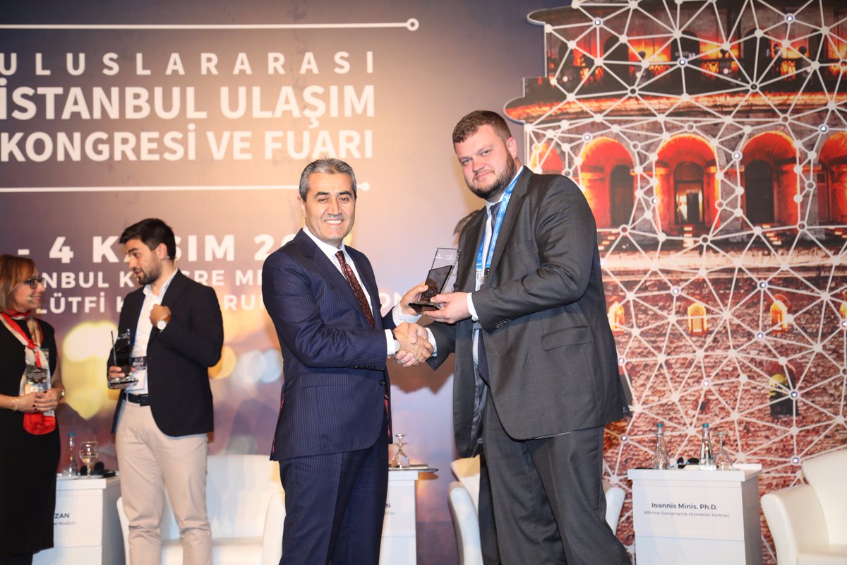 ietttr's tweet photo. Gn. Müdürümüz A.Emecen kardeş şehir Moskova'dan gelen heyete ödüllerini verdi ve sonrasında bir araya gelerek değerlendirmelerde bulundular. https://t.co/qezaPdwKFI