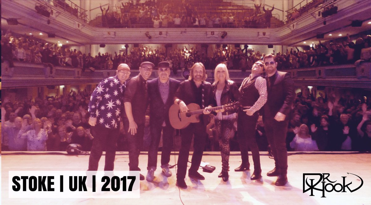 DrHookOfficial's tweet photo. via ^TeamDrHook: 
#DrHook's #AudienceSelfie 
#VictoriaHall | #Stoke #UK | 28.10.17.
❤️ &amp; 🔁 if you were there or can see yourself 😎!! https://t.co/Li3ZPAK9iZ
