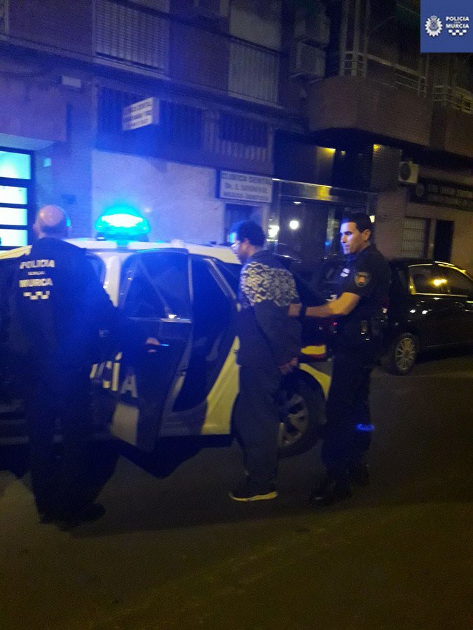 Anoche  el GESC detuvo al presunto autor de los incendios de varios contenedores en Bº del Carmen.👏🏻👏🏻 Buen trabajo. murcia.es/web/policia-lo…