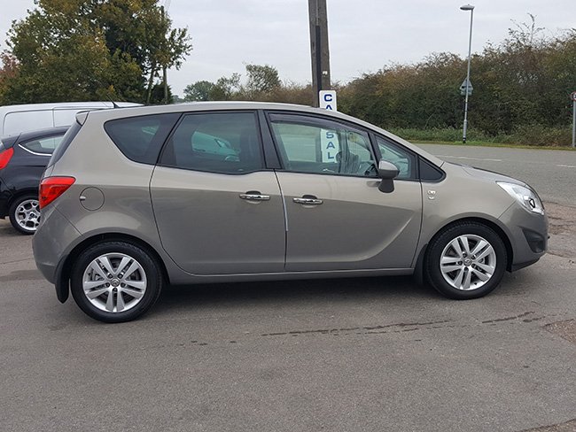 2011 Vauxhall Meriva 1.4T SE 5dr with only 40,000 miles. Full history. Nice spec. A really nice car. Cheap at £4495 dclast.com/showdetails.ph…