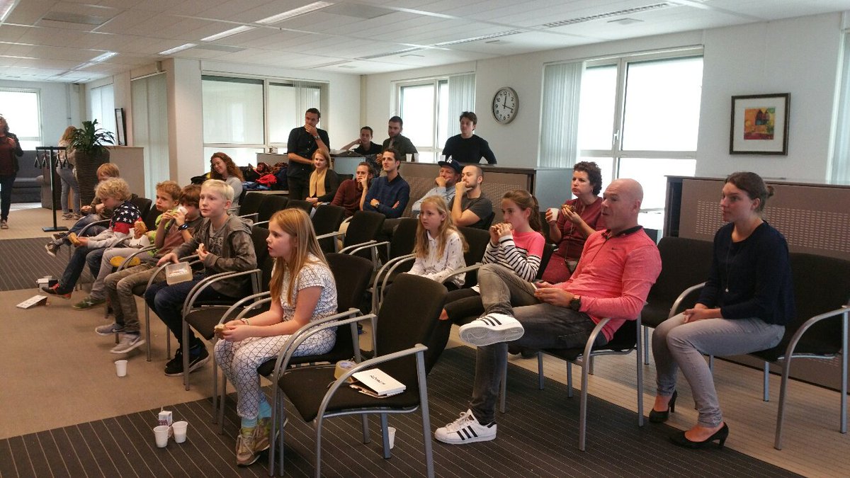 hofterweide's tweet photo. Juf het was super bij #TruQu en de #Rabobank! Plusklas 7-8 op bezoek om te leren en te ervaren hoe belangrijk feedback en complimenten zijn. https://t.co/CaVvJuMwnX