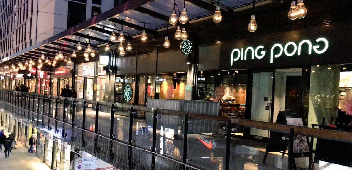 pingpongdimsum's tweet photo. check out the #christmas decorations at @londonoutlet &amp; treat yourself to a #dimsum feast! #fridayfeeling #hiweekend 👋🏼🎊👋🏼🎊 https://t.co/DZQWZgDStv