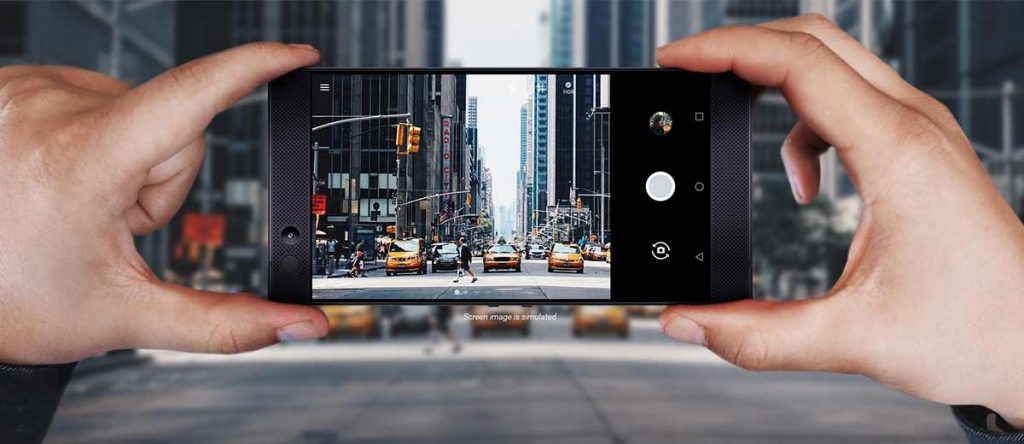 GeekChronRO's tweet photo. #Telefon pentru gaming: #Razer a facut un #Telefon cu #Android https://t.co/RPbC1qdIsA https://t.co/EwnZL2mU9E
