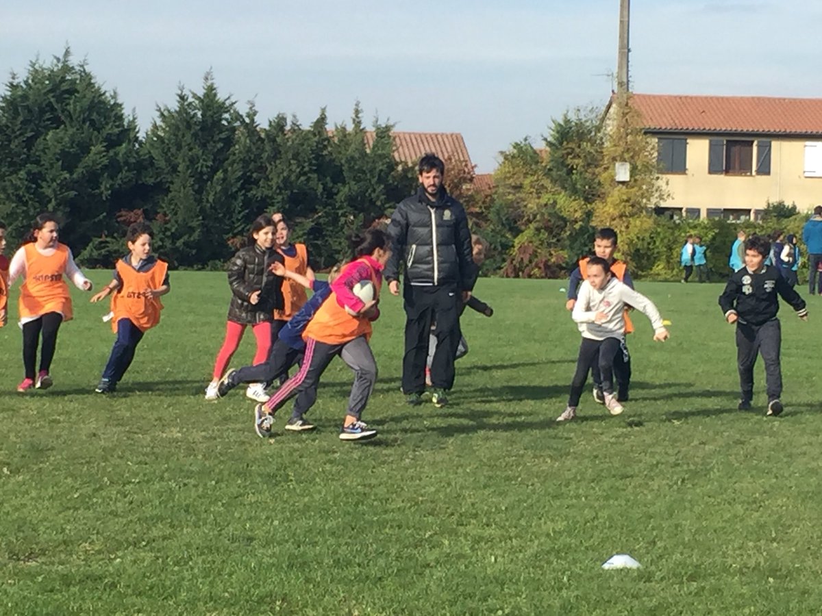 SergeCaramante's tweet photo. @ApprendsEnergie et @AssoRebonds ensemble pour accompagner + de 80 jeunes #clsh des #qpv région toulousaine grâce à @ColomiersRugby ! 🏉👍🌞 https://t.co/NymKolJbgM