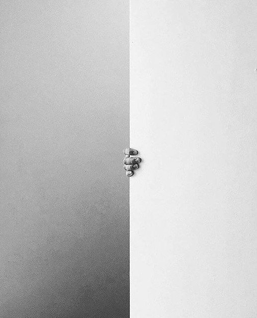Reposting @fallinmagazine:
Hidden | by @bpetrali via @arnaldpomotz .
.
.
.
.
#fallinmagazine #artgallery #dailyart #artcollector