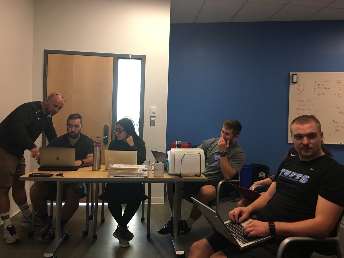 jumbos_strength's tweet photo. Here at Tufts we like to break a mental sweat too #interntraining #professorM10 https://t.co/ntyPDrJ46U