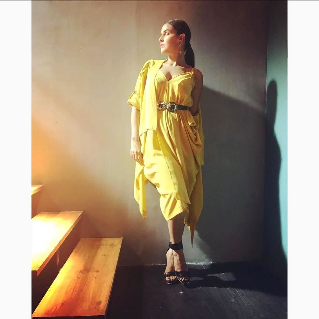 Anaita_Adajania's tweet photo. Sassying it up @nehadhupia for #voguebffs ! @saviojon always brings the ☀️!! #Repost @nehadhupia
・・・
#flashbackfr… https://t.co/eeQPbBCEFX https://t.co/aixlw90iGo