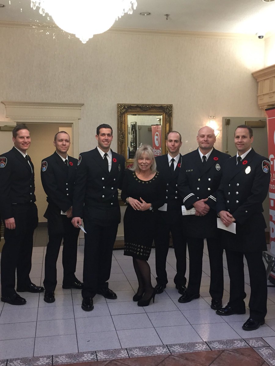 Food4KidsHamOnt's tweet photo. Successful gala. Made new friends, $57000 for our kids, 10 restos provided an amazing meal &amp; @HamFirefighters again provided support 💯 https://t.co/aSwHuJshwf