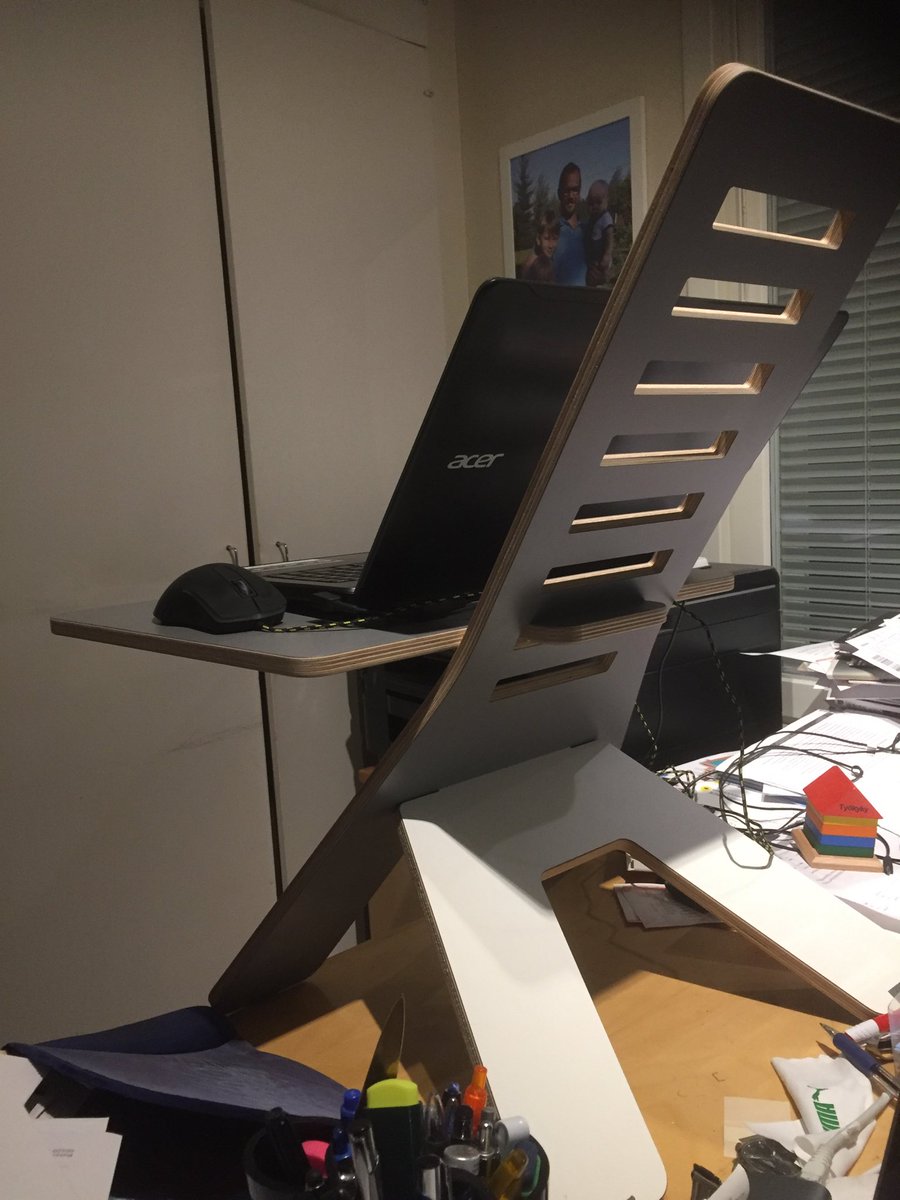 AuraOssi's tweet photo. Nyt se on viritetty #GetUpDesk, #suomessatehty. Duunia siis seisten - saas nähdä nouseeko tehot😎 https://t.co/Iv7pZfFzxB