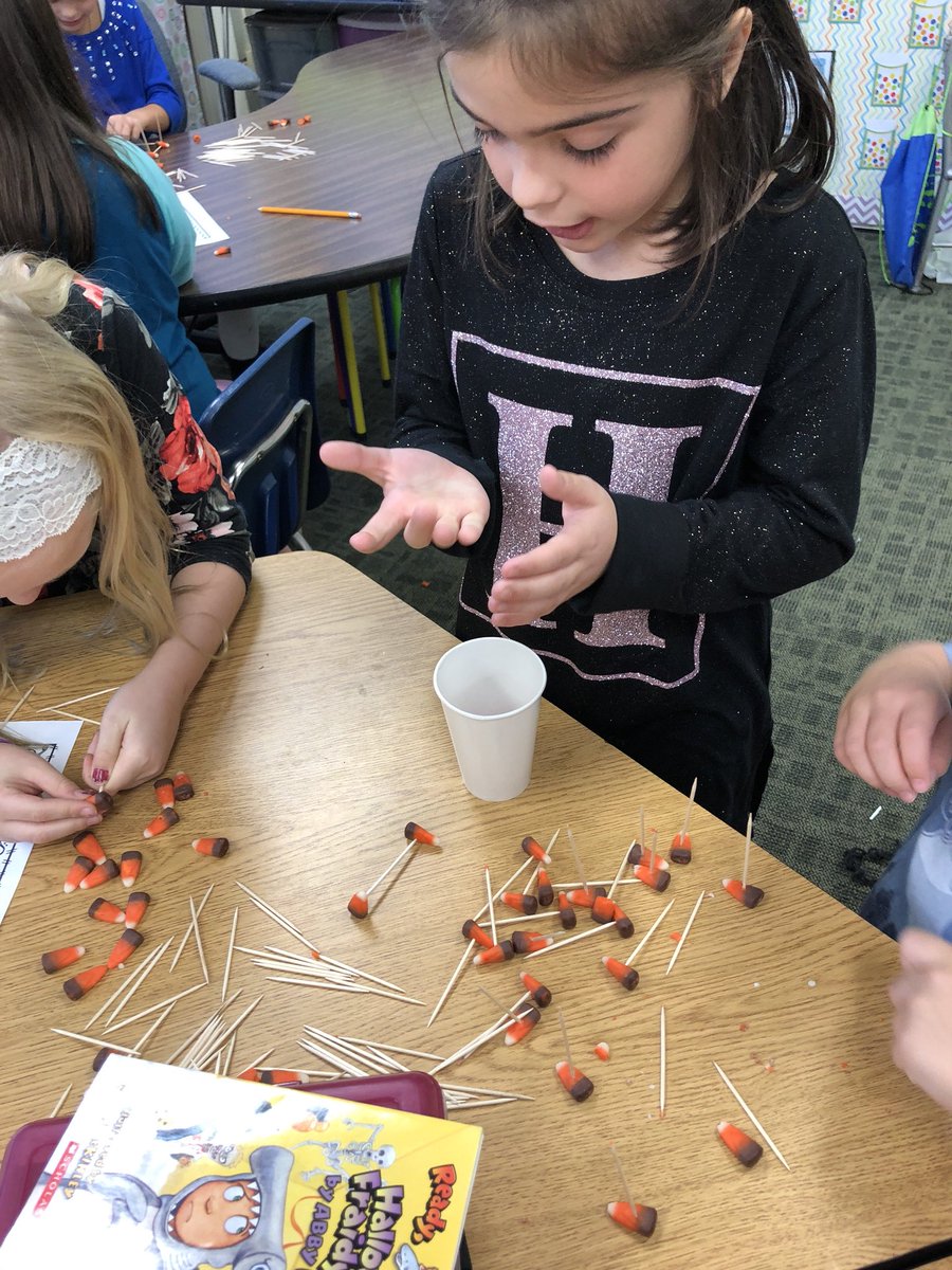 kawilliams1701's tweet photo. “This candy corn is more difficult to work with than I thought!” #problemSolving #pvetinytigers #pvestem https://t.co/pZtGTxY46e