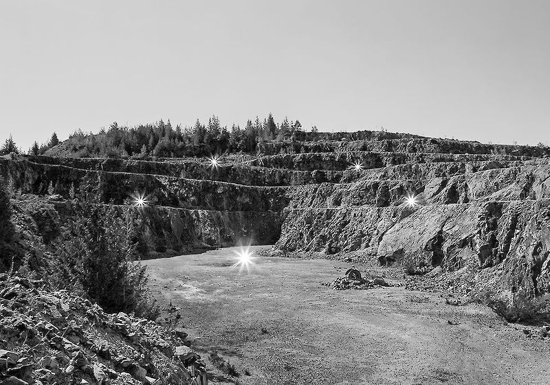 talking to universe with light and sound and: JAMES NIZAM ”Stellar Spectra« (photography) bit.ly/2zvmlQl starting on 11.11. 6-9pm