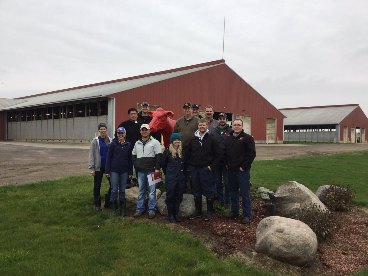 Congrats to our newest <a href="/DairyRobot/">Lely North America</a> <a href="/LelyFMS/">LelyFMS</a> L1 advisors in Hastings, MI! #LelyKnowHow
