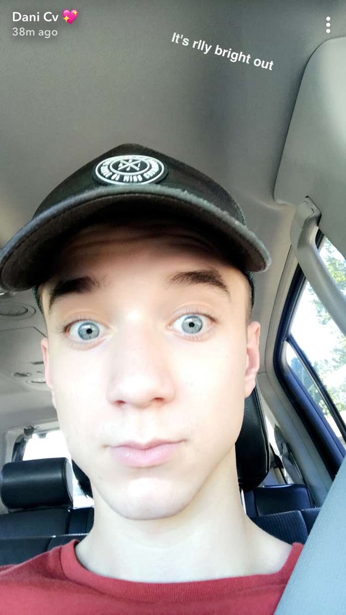 wetn00dlesss's tweet photo. Bitch, the boys are working on an actual album, and I’m crying in the club rn, wTF (these are pics of how I’m feeling rn) https://t.co/2vGcZ4j5e6