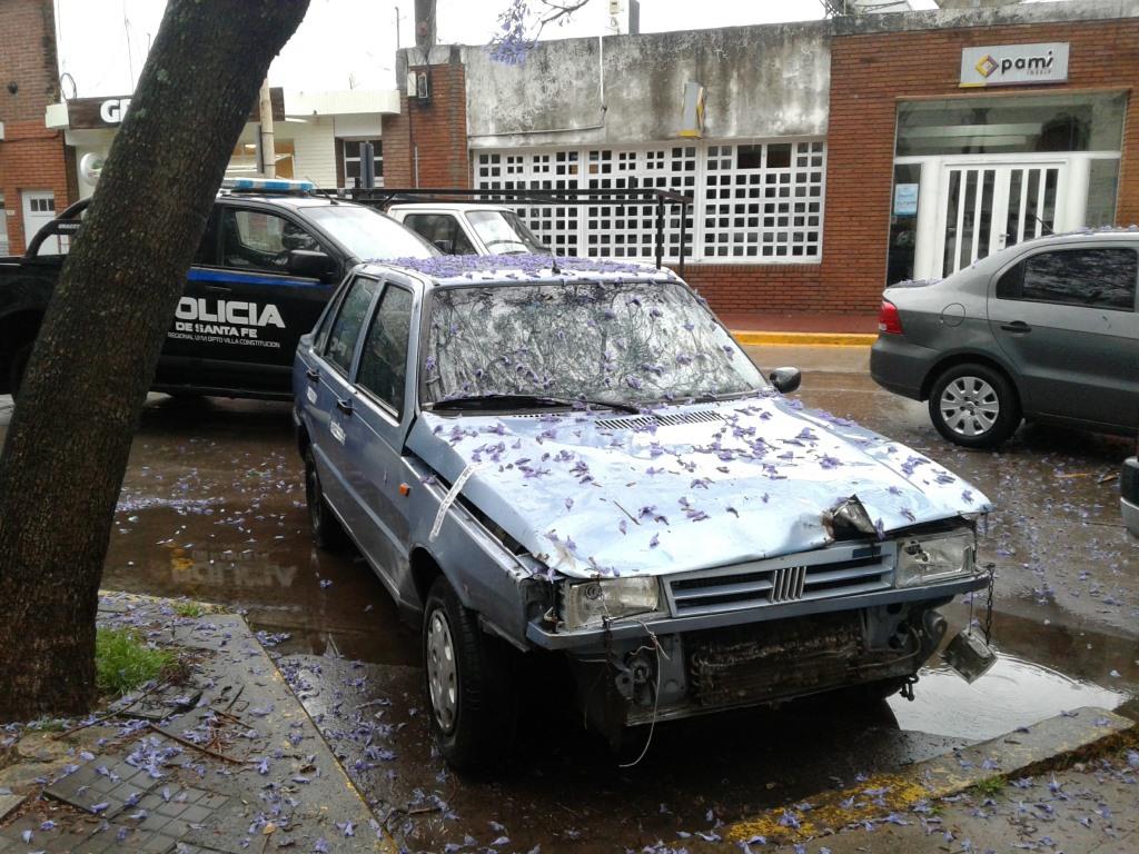 ElSurDiario's tweet photo. Atropelló a dos motociclistas y huyó pero dejó su patente, https://t.co/7LpH6n4TBR https://t.co/Pke8fzKgqH