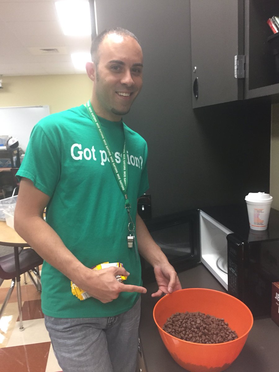 VikkiPrieto's tweet photo. Teachers having fun with Changes from Heat. @M1STERMart1nez @mcegators https://t.co/u1skWzGOPt