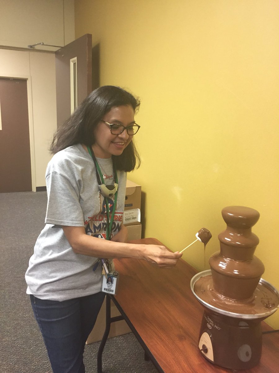 VikkiPrieto's tweet photo. Teachers having fun with Changes from Heat. @M1STERMart1nez @mcegators https://t.co/u1skWzGOPt