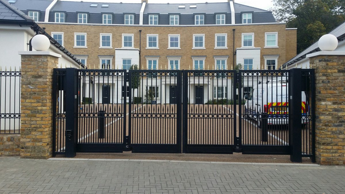 CovaSecurityUK's tweet photo. #FridayFeeling - Another job completed by #TeamCova! A beautiful set of CSG10605 bi-fold gates at a luxury gated village in #london #stjames https://t.co/wfRhMpUHlB