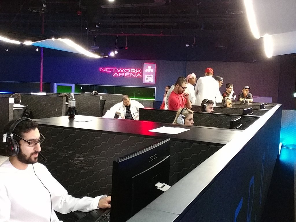 TheRegion2Show's tweet photo. #ROGKnights keeping all busy! #Overwatch #Hearthstone gaming community night done right! https://t.co/87XZYYeLuF